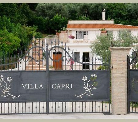Villa Capri ฟอนดี ภายนอก รูปภาพ